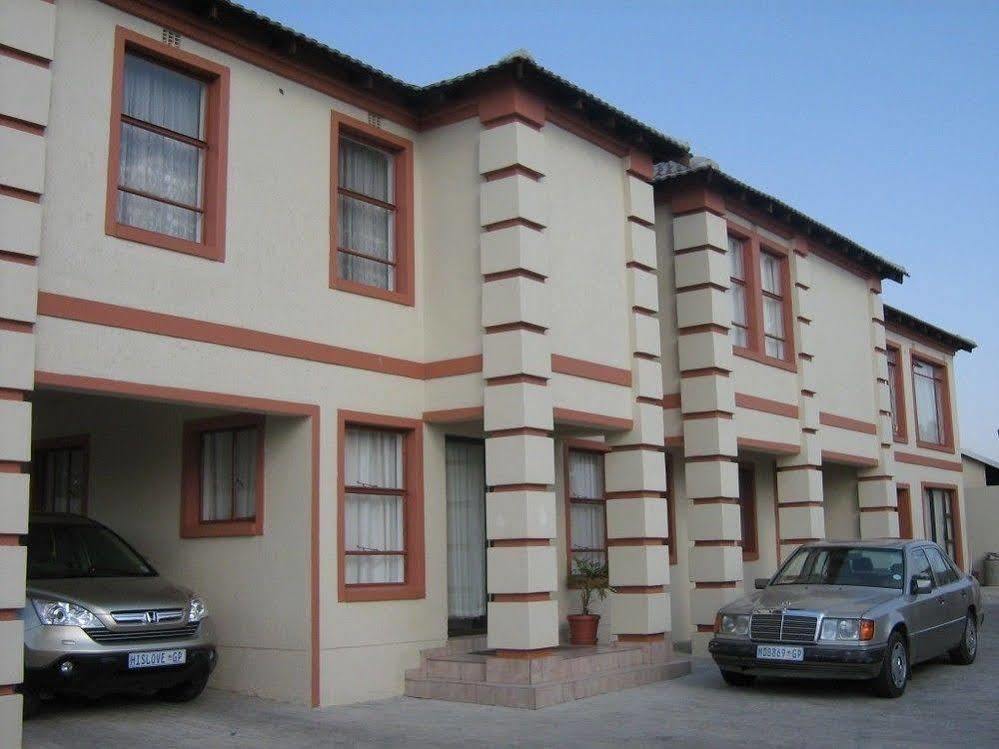 Moshitametsi Guesthouse ケンプトンパーク エクステリア 写真