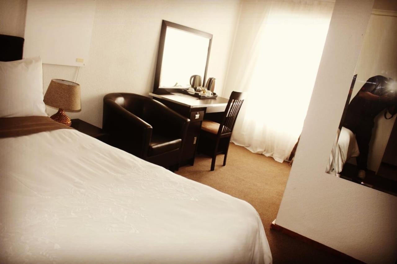 Moshitametsi Guesthouse ケンプトンパーク エクステリア 写真